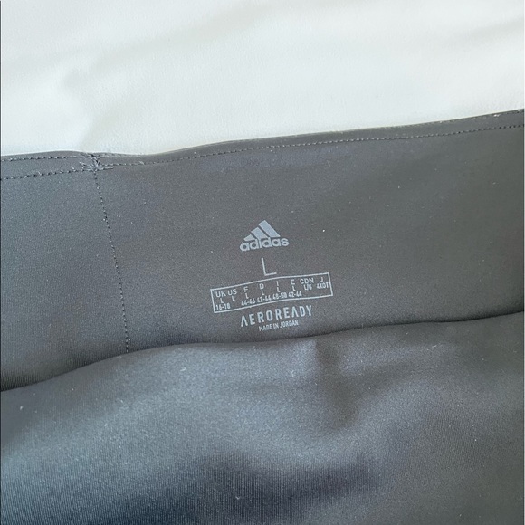 Woman’s Adidas workout leggings - Picture 4 of 5